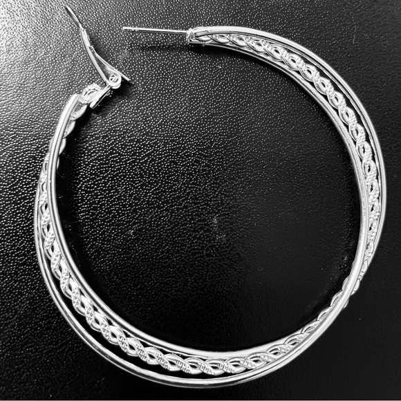 💗 Silver Ultima Rope Hoop Earrings 2” NEW - Picture 4 of 6